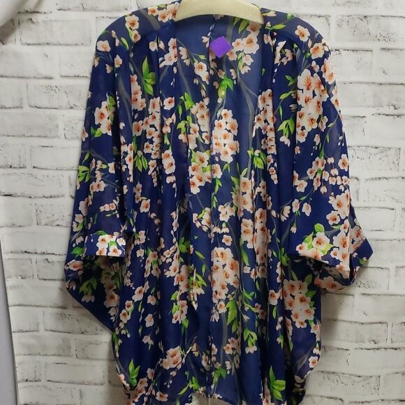 Floral duster   - Picture 1 of 2